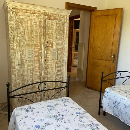 Laurus Apartment *